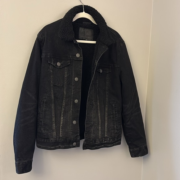 American Eagle Relaxed Fit Sherpa Lined Trucker Denim Jacket size Small - Picture 2 of 7